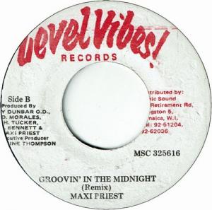 GROOVIN’ IN THE MIDNIGHT Remix (VG+) / DREAMING (VG+)